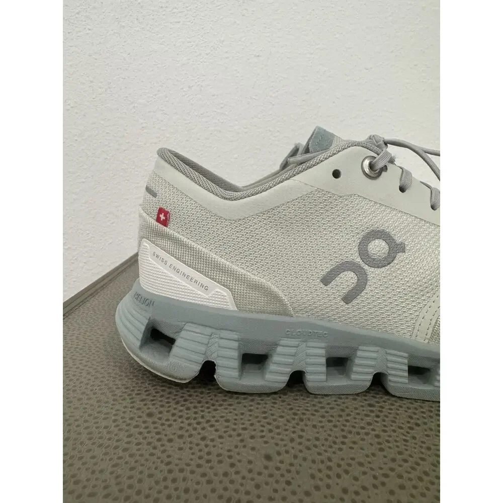 On Cloud X Swiss Engineering Women's Size 9 Running Shoes Aloe Surf